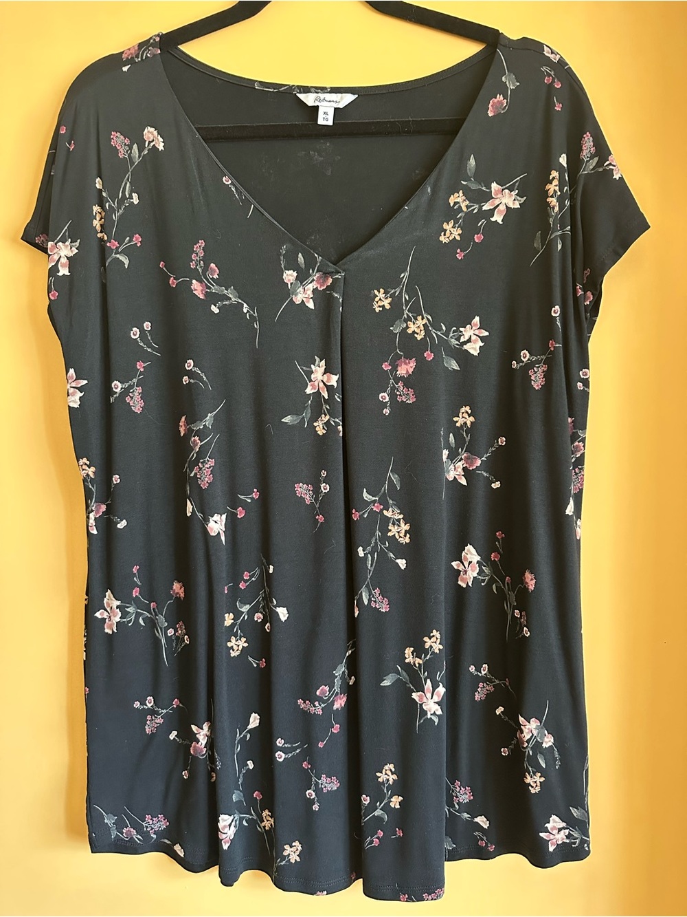Reitmans Black V-Neck Floral Tunic